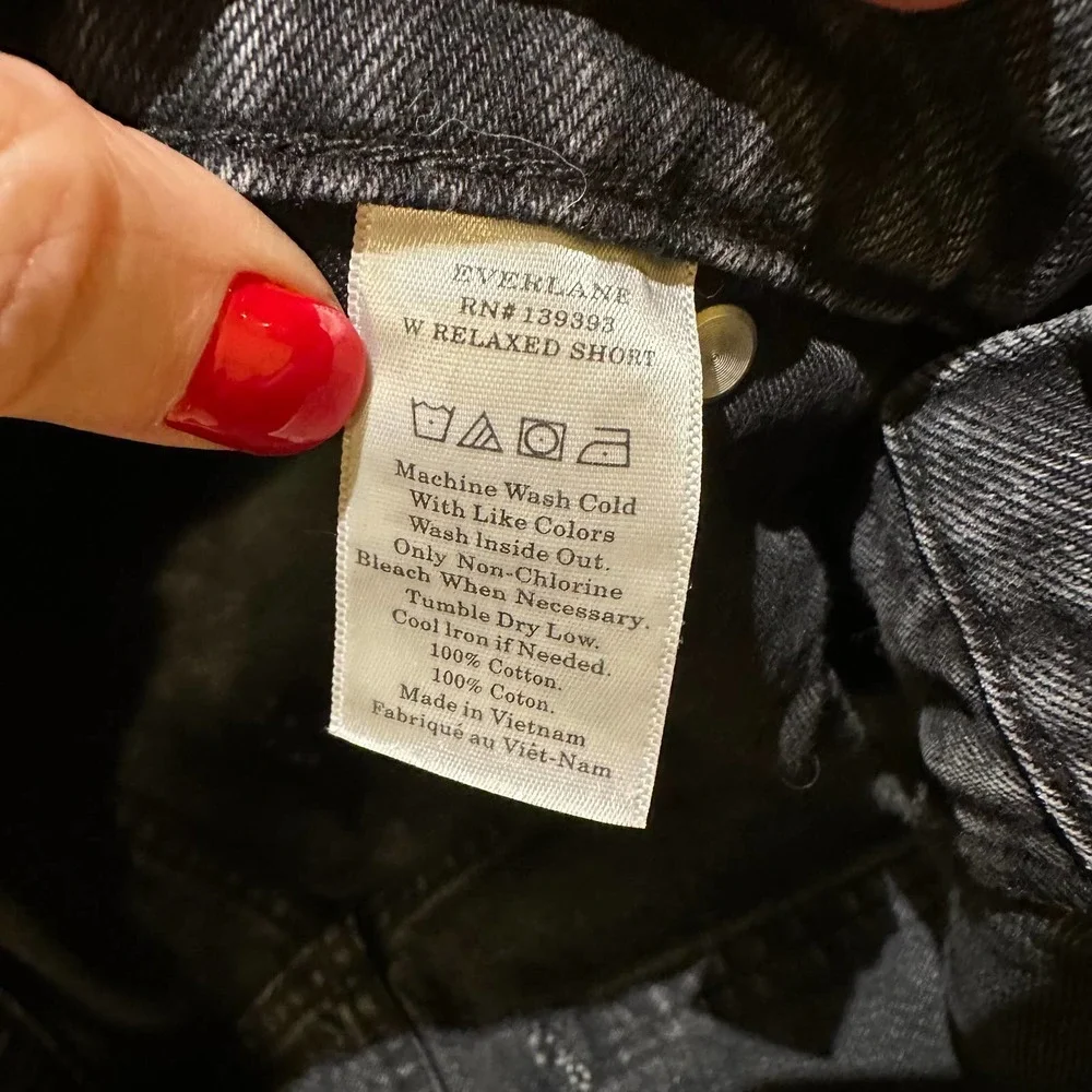 Everlane Women’s Raw Hem Relaxed Fit Washed Black‎ Shorts Denim Jeans